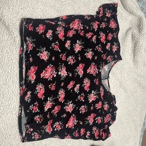 Cute floral top, in fairly good condition, just stopped wearing